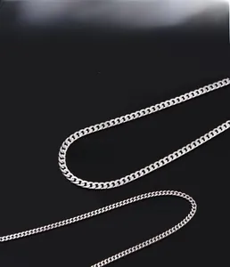 Vue détaillée montrant la largeur de 5mm et 2mm des chaînes cubaines en argent S925