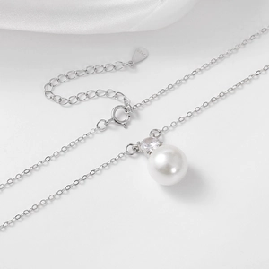 Elegante collana in argento S925 con pendente di perla bianca tonda e zircone cubico