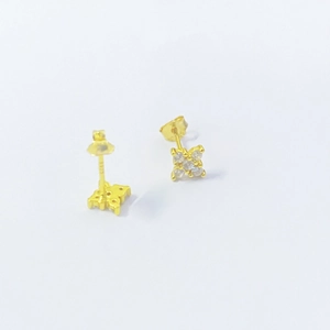 Detailed close-up showing the S925 silver hallmark on gold flower stud earrings