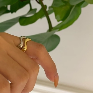 Minimalist 925 sterling silver wavy rings set in gold and silver for stacking
