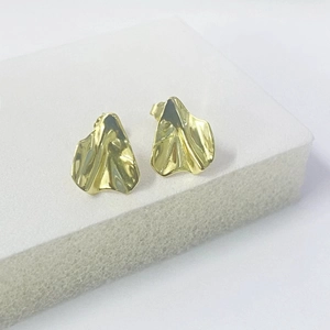 Minimalist S925 sterling silver gold plated irregular geometric studs with crumpled texture