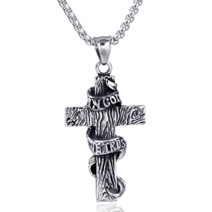 Collier Pendentif Croix en Acier Inoxydable Vintage pour Hommes Femmes Texture Grain de Bois In God We Trust Bijoux