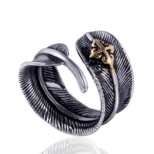 Retro oxidized titanium steel open feather ring featuring a gold-toned vintage cross accent