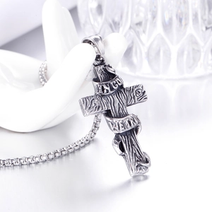 Collier croix en acier inoxydable vintage gravé In God We Trust avec texture grain de bois