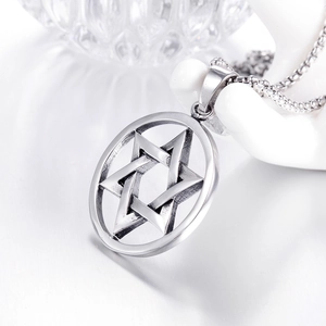 Collier rétro en acier inoxydable avec pendentif étoile hexagramme creuse et fini vintage