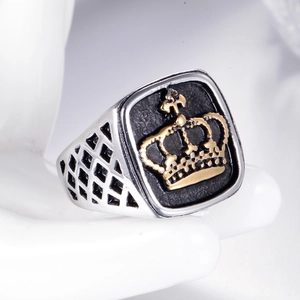 Bague chevalière rétro en acier pour homme avec couronne dorée sur cadran carré noir