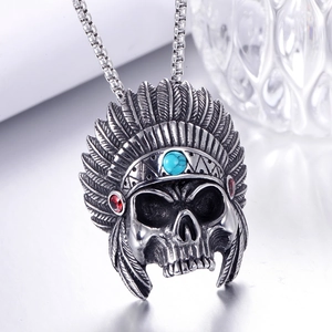 Collier vintage en acier inoxydable avec crâne, coiffe de plumes et pendentif turquoise
