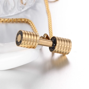 Collier pendentif haltère doré pour hommes avec gravure GO FIT sur support de main