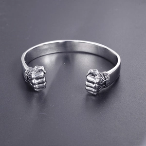 Bracelet jonc rétro en acier inoxydable avec design double poing de boxe en argent