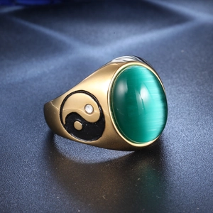 Bague en acier doré avec pierre œil de chat verte et symboles Yin Yang Bagua