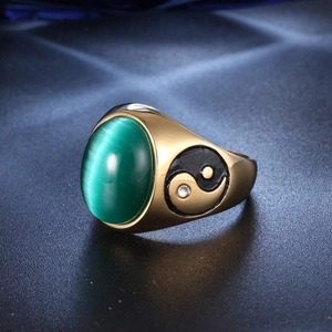 Bague vintage en acier inoxydable avec pierre oeil de chat verte et détails yin yang