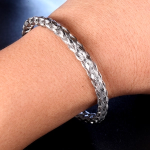 Bracciale rigido in acciaio al titanio intrecciato argento con finitura metallica