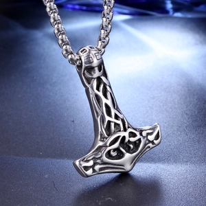 Vintage Thor's hammer pendant in stainless steel with Viking knot pattern and box chain