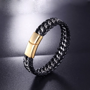 Geflochtenes Herrenarmband aus schwarzem Leder und Silberkette mit goldener Magnetschließe