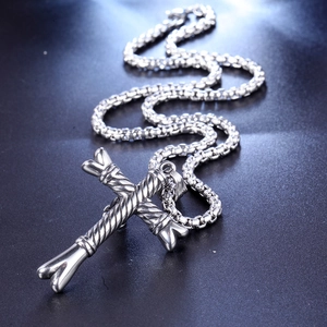 Men's retro cross necklace in silver stainless steel with textured bone-shaped ends