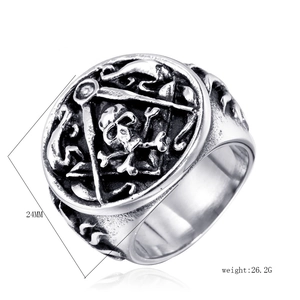 Detail showing vintage skull masonry ring dimensions 24mm and weight 26.2g