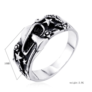 Detail shot of vintage skull ring with mushroom relief, 10MM width and 3.9G weight