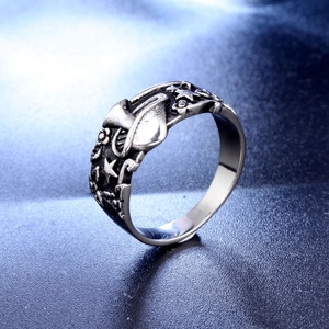Punk rock skull ring in vintage silver with engraved mushroom and floral motifs