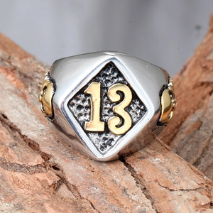 Anello da motociclista retrò in acciaio inossidabile con numero 13 d'oro e teschi a rilievo