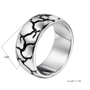 Detail of 10mm men's vintage stainless steel ring with black crackle pattern, 7.9g weight