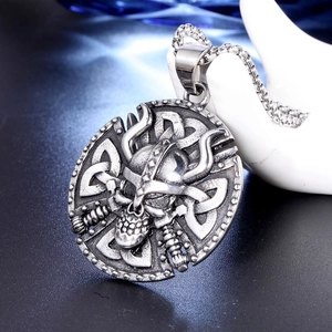 Collier Pendentif Crâne Viking Vintage en Acier Inoxydable Nœud Celtique Casque à Cornes Bijoux Punk Rock Biker pour Hommes Couleur Acier