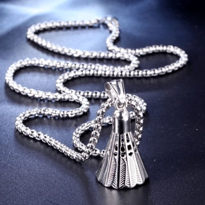 Collier pendentif volant de badminton en acier inoxydable argenté avec chaîne à mailles