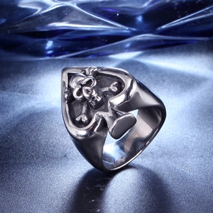 Gothic punk spade skull ring in polished stainless steel for men with vintage finish