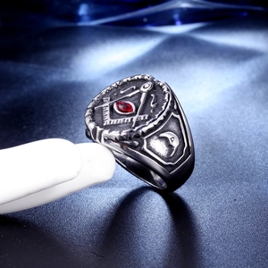 Bague maçonnique vintage pour homme en acier inoxydable avec zircon rouge et croissant
