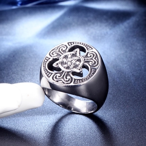 Retro Viking stainless steel signet ring with intricate Celtic knot engraving for men