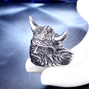 Vintage Viking warrior head ring in silver-tone stainless steel for men's fashion