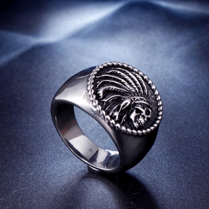Vintage Piraten Totenkopf Ring aus Edelstahl mit Indianer Federschmuck Punk Stil