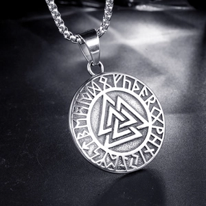 Nordischer Valknut Wikinger-Anhänger mit Runen in Antiksilber-Optik und Stahlkette
