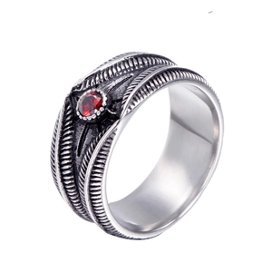 Bague vintage en acier inoxydable avec pierre rouge et gravure de plumes