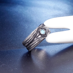 Bague plume vintage en acier inoxydable avec pierre turquoise sur anneau argent
