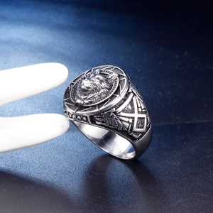 Men's retro stainless steel wolf head ring with vintage silver finish and punk totem