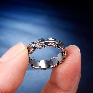 Vintage silver feather ring for men in stainless steel with detailed leaf texture