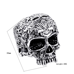 Bague tête de mort pour homme en acier inoxydable avec gravures florales et hauteur 33 mm