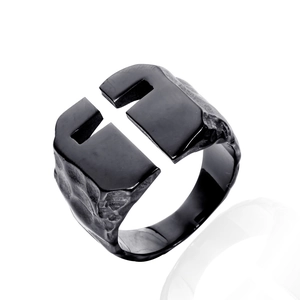 Bague Gothique Homme en Acier Inoxydable Croix Noir Texture Martelée Punk Hip Hop Style Spartiate Bague Mode