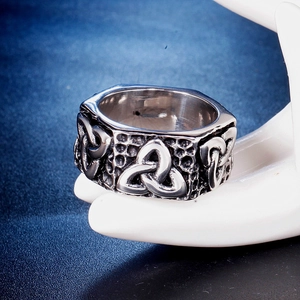 Vintage stainless steel men's ring with celtic knot relief and hammered texture