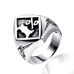 Bague Chevalière Rétro pour Hommes en Acier Inoxydable Symbole Un Pour Cent Visage Carré Gaufré Motif de Flamme Bijoux