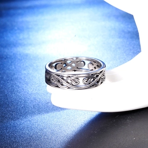 Vintage oxidized silver titanium ring featuring an intricate Celtic knot cutout design