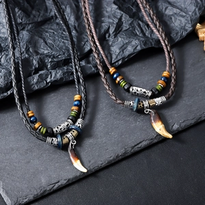 Collier Pendentif Dent de Loup Double Couche Ethnique Vintage Homme Cordon de Cuir Tressé Perles Bijoux de Mode Collier