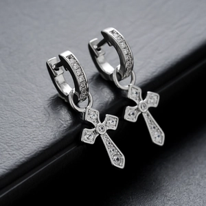 Boucles d'oreilles croix en argent avec zircons et finition polie pour hommes et femmes