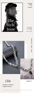 Gros plan du collier double chaîne avec pendentif rectangulaire noir et perle verte