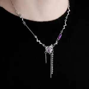 Trendige Titanstahl Lila Quadratisch Strass Quaste Halskette Nischendesign Wellenkette Pulloverkette Unisex Modeschmuck