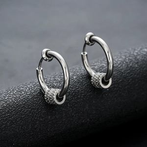 Boucles d'oreilles créoles en acier poli argent avec pendentifs cylindriques texturés