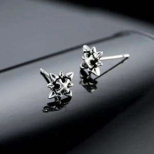 Boucles d'oreilles octogramme en argent vintage avec croix gothique et clous punk