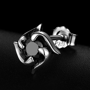 Clou d'oreille trèfle en argent S925 rétro avec pierre noire et finition industrielle