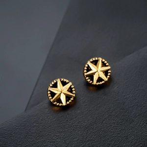 Boucles d'oreilles dorées avec motif étoile hexagramme et bordure texturée rétro