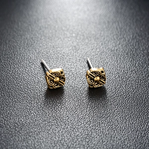 Vintage Auspicious Cloud Copper Stud Earrings For Men Women Retro Geometric Hollow Engraved Square Earrings Fashion Jewelry Gift